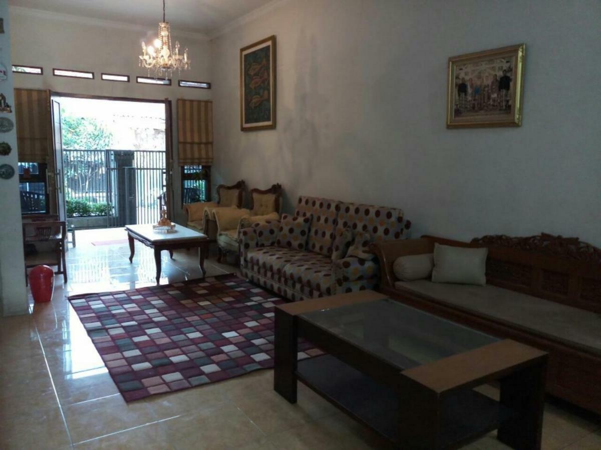 Seventeen Homestay Бандунг Экстерьер фото