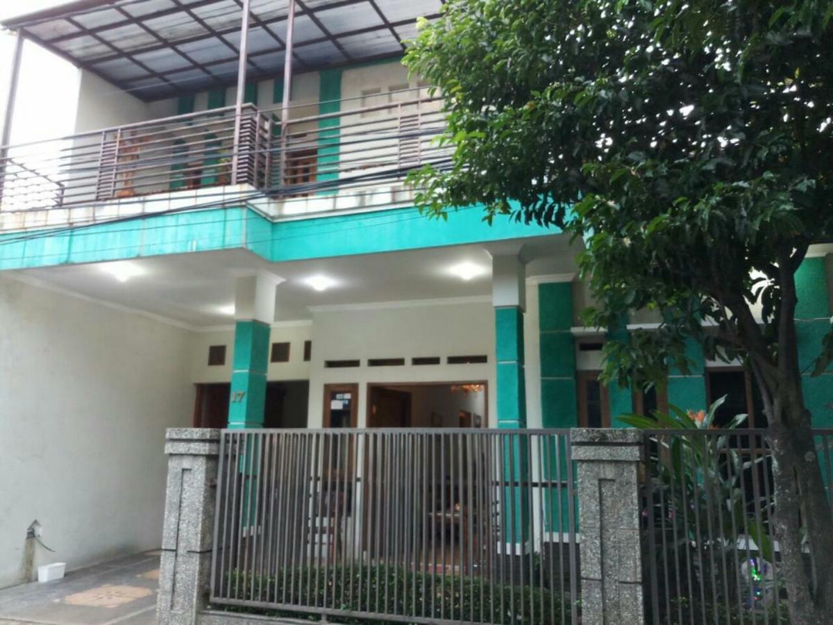 Seventeen Homestay Бандунг Экстерьер фото
